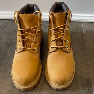 Boys timberland boot.(size 1) worn once.